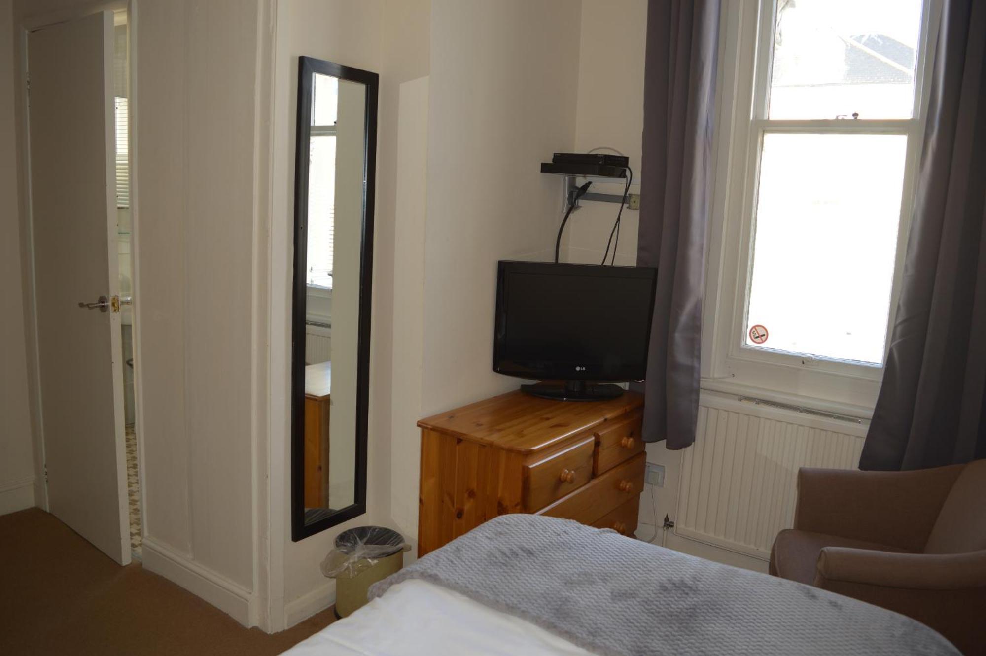 The Sheldon B&B - Free Private Parking Eastbourne Exteriör bild