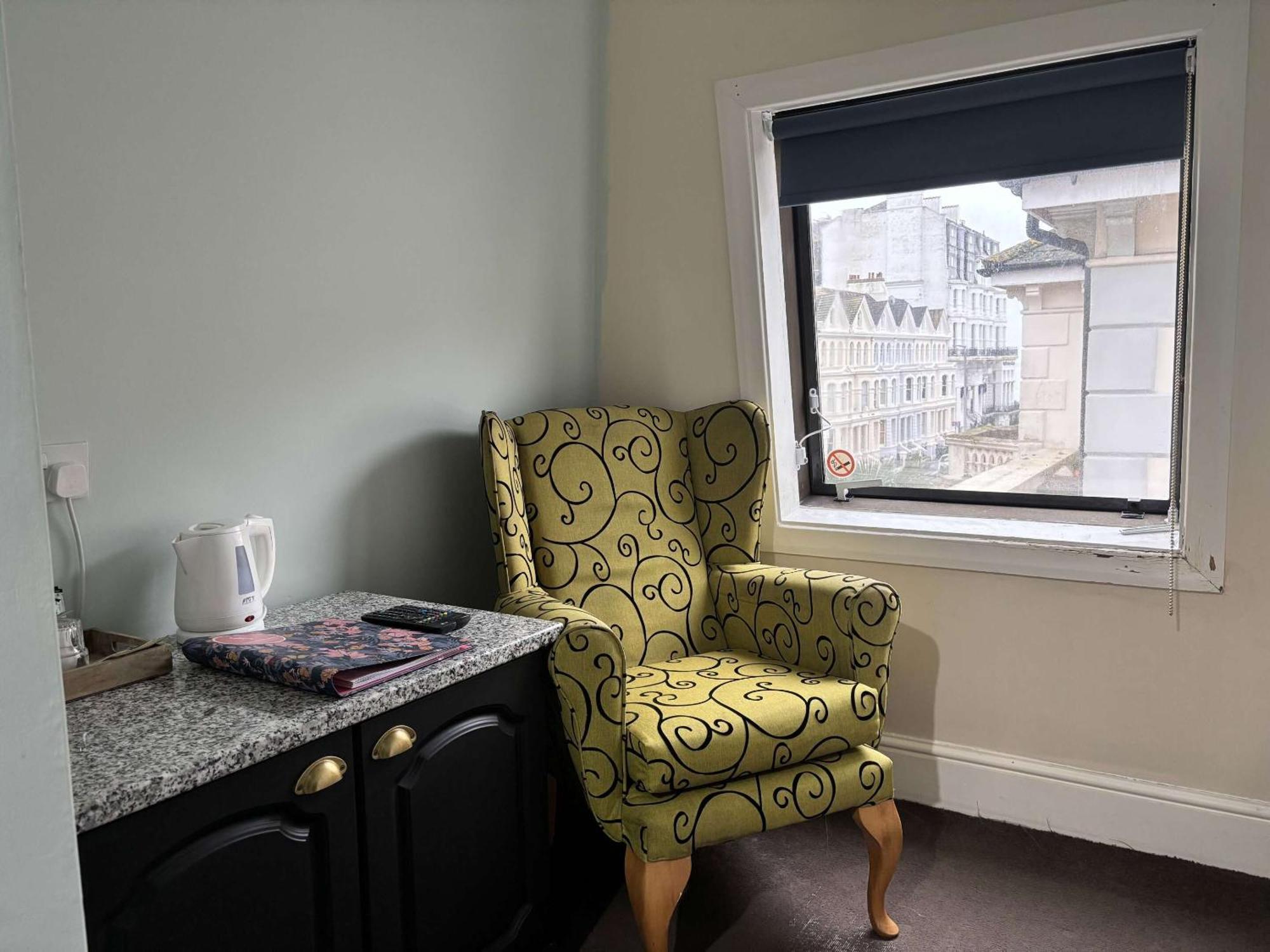 The Sheldon B&B - Free Private Parking Eastbourne Exteriör bild