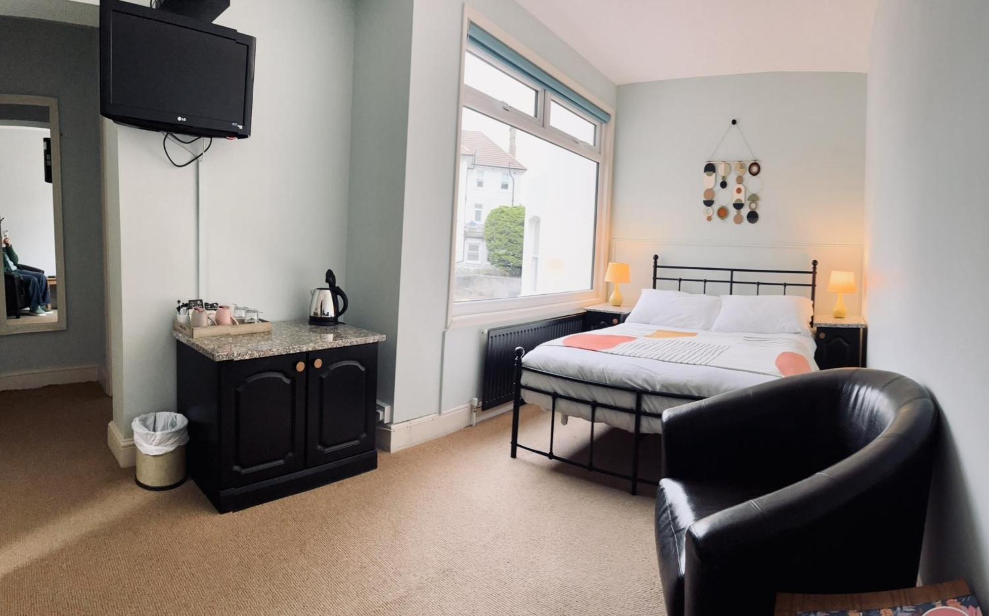 The Sheldon B&B - Free Private Parking Eastbourne Exteriör bild