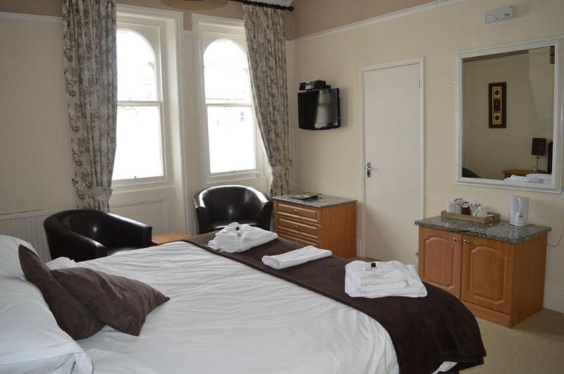 The Sheldon B&B - Free Private Parking Eastbourne Exteriör bild