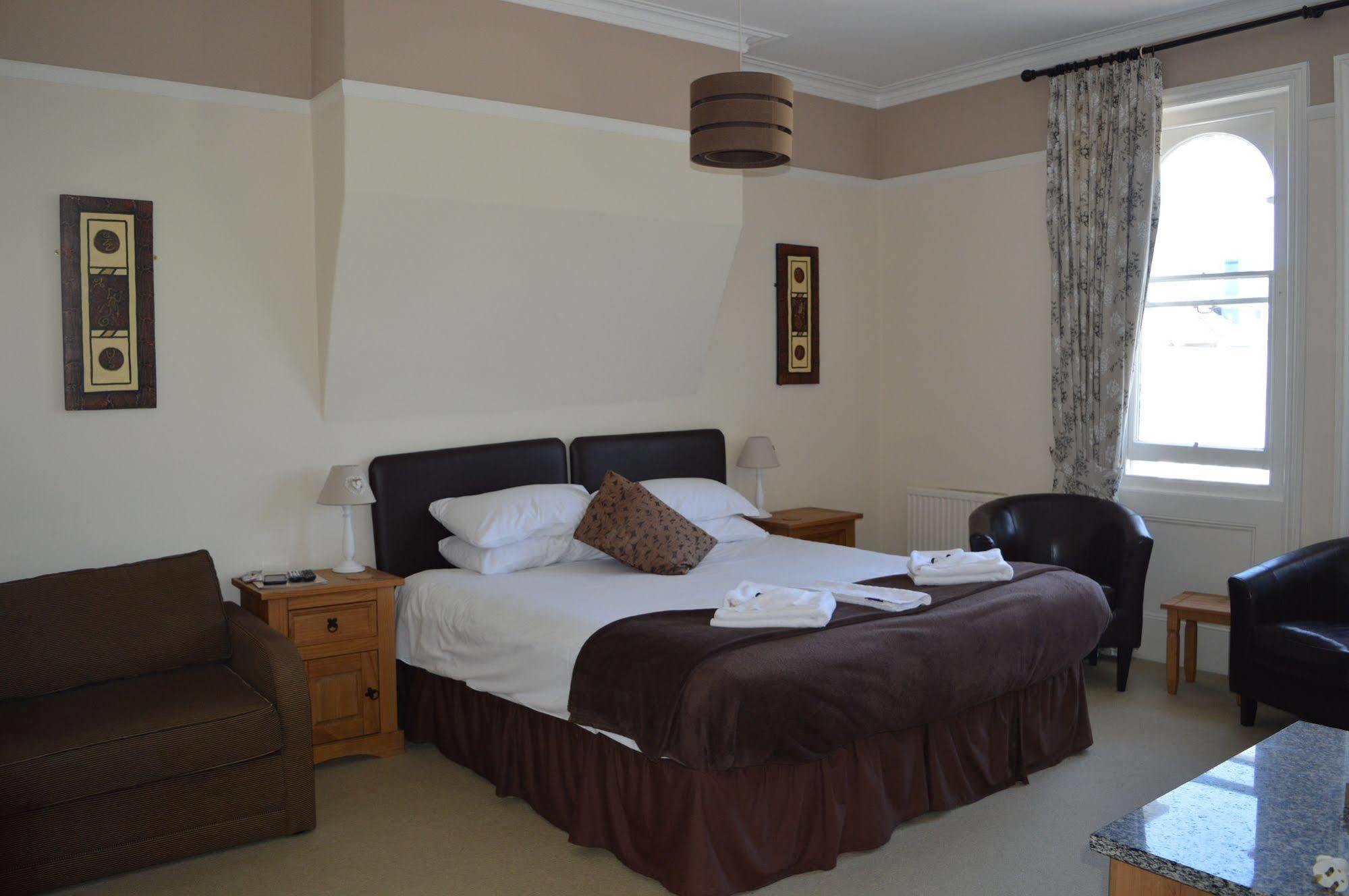 The Sheldon B&B - Free Private Parking Eastbourne Exteriör bild