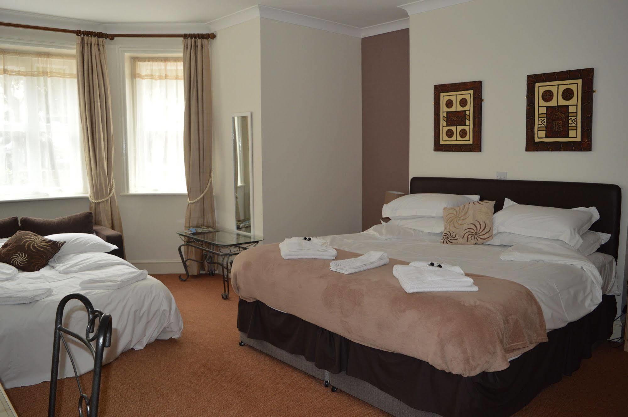 The Sheldon B&B - Free Private Parking Eastbourne Exteriör bild