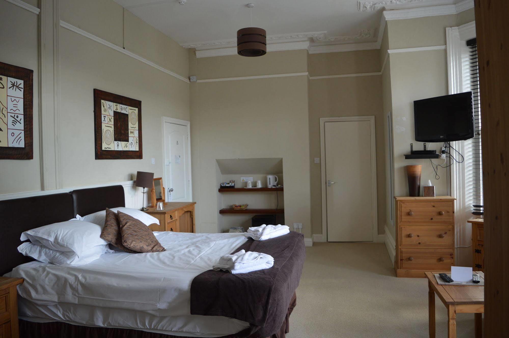 The Sheldon B&B - Free Private Parking Eastbourne Exteriör bild